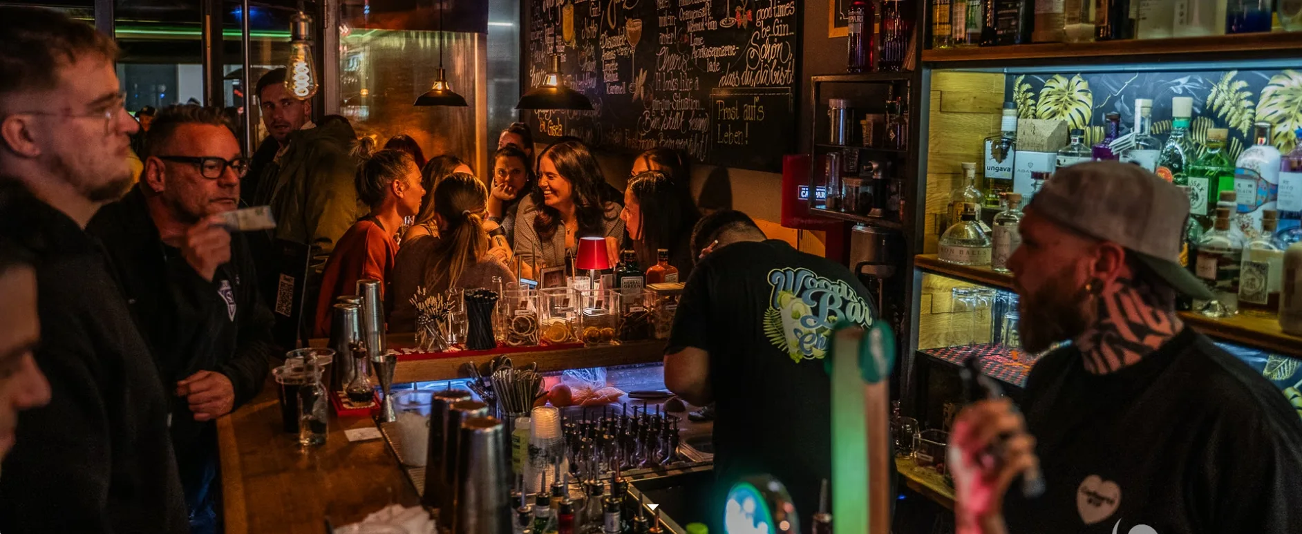 Woods Bar Chemnitz – Innenansicht mit stimmungsvoller Beleuchtung